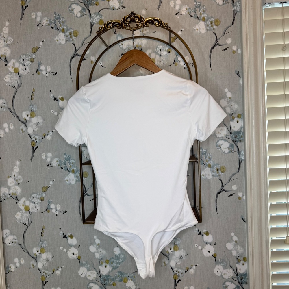 GapBody Second Skin Bodysuit Womens Small White Short Sleeve Crew Neck 778247-01 - Picture 4 of 5